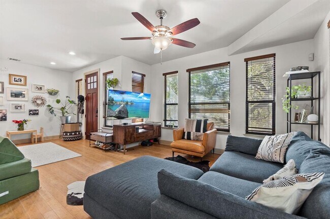 Foto del edificio - 1212 Woodland Ave