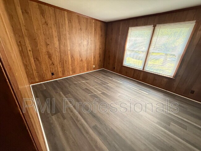 Foto del edificio - 1206 Lakeshore Dr
