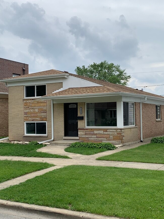 1956 N 74th Ct