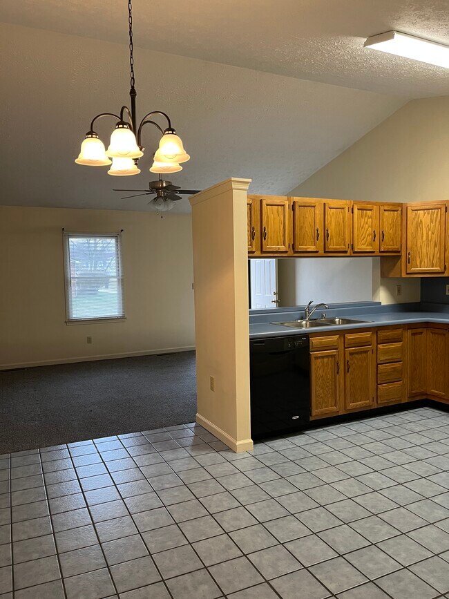 Building Photo - 148 Cypress Dr