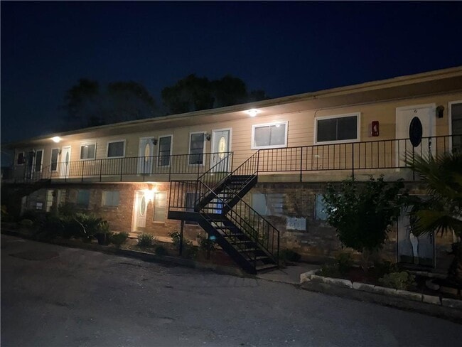 Building Photo - 1004 Austin St