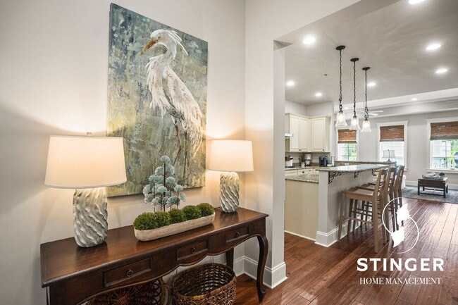 Building Photo - 700 Bay St