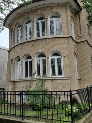 Primary Photo - 2700 W. Carmen