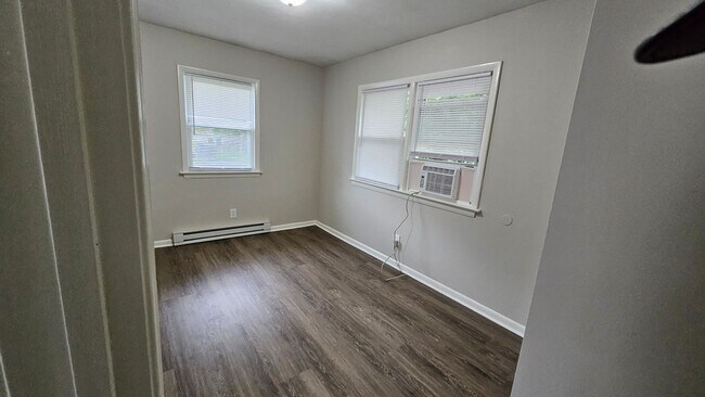 Building Photo - Unit A 2231 Greenwell Road VB