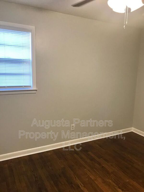 Foto del edificio - 2614 Glenn Hills Dr