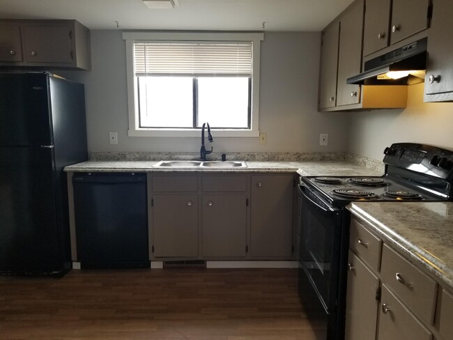 Building Photo - 619 Willow Creek Ct