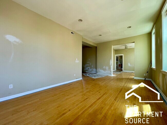 Foto del edificio - 2159 W Chicago Ave