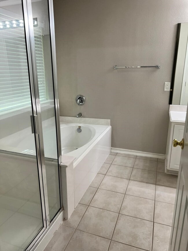 Building Photo - 114 N Camellia Grove Cir