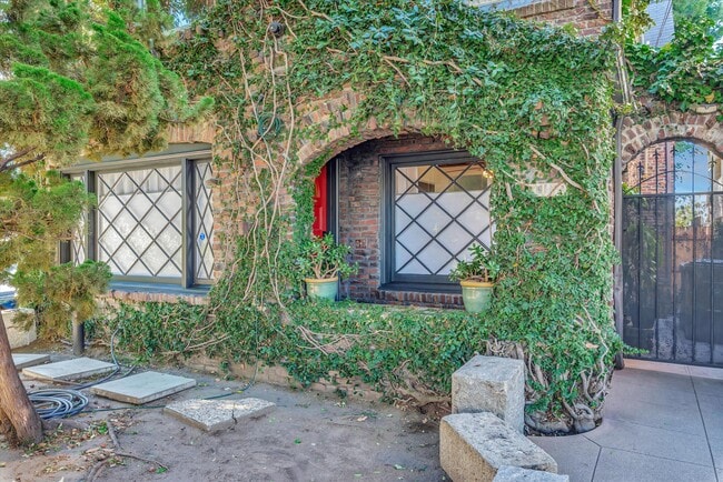 Building Photo - 3110 4th St