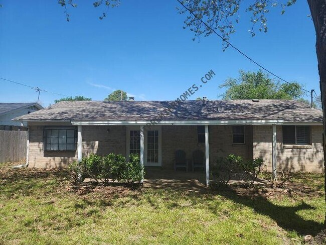Building Photo - 7448 Van Natta Fort worth TX 76112