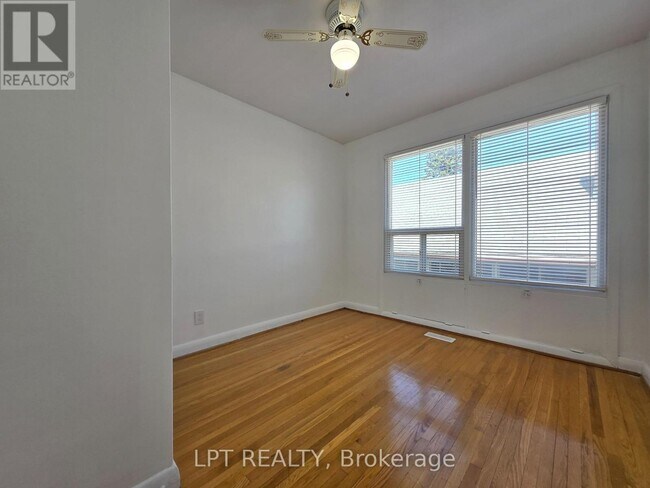 Photo du bâtiment - 71 Deerfield Rd