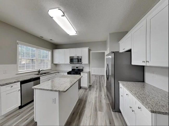 Foto del edificio - 3050 Donamire Ave NW