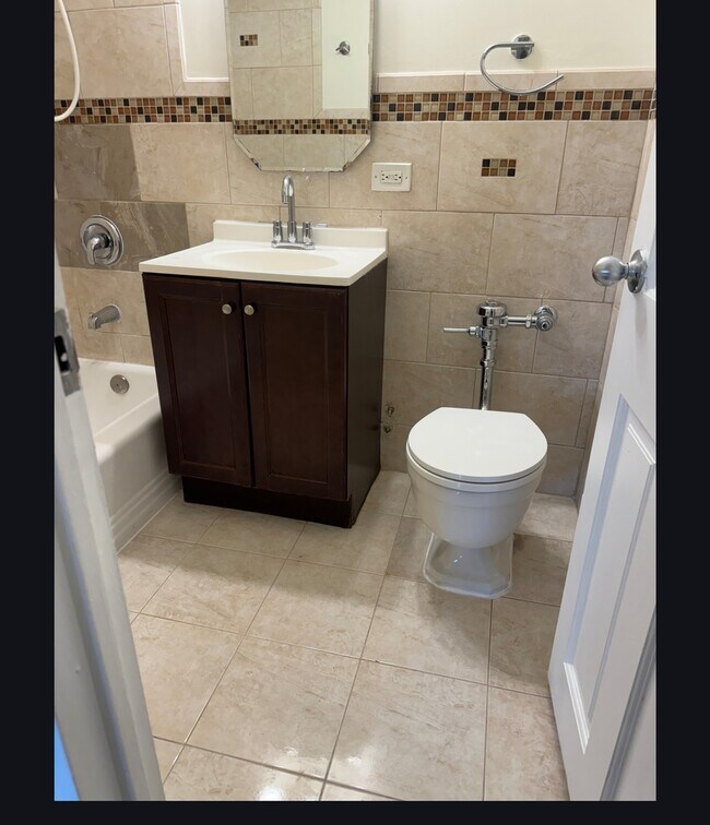 Foto del edificio - 7337 S South Shore Dr