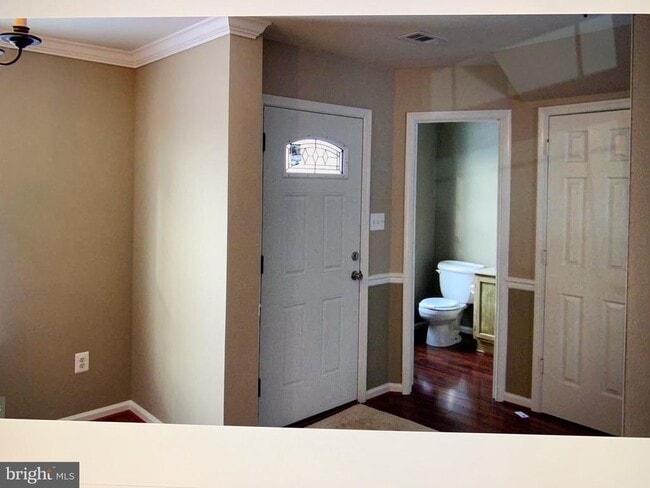 Building Photo - 910 Wind Ridge Dr