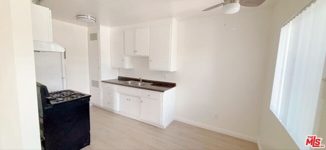 Building Photo - 1034 S Ardmore Ave