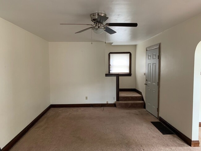 Building Photo - **FREE Prorated First Month's Rent
