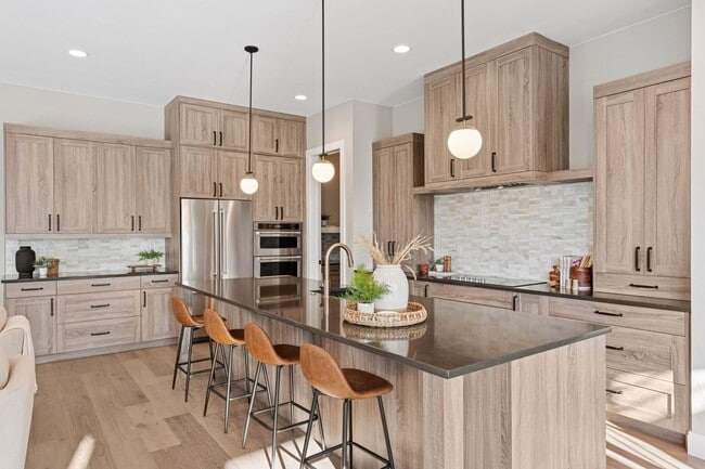 New Charming Berthoud Home with Modern Com... - New Charming Berthoud Home with Modern Com...
