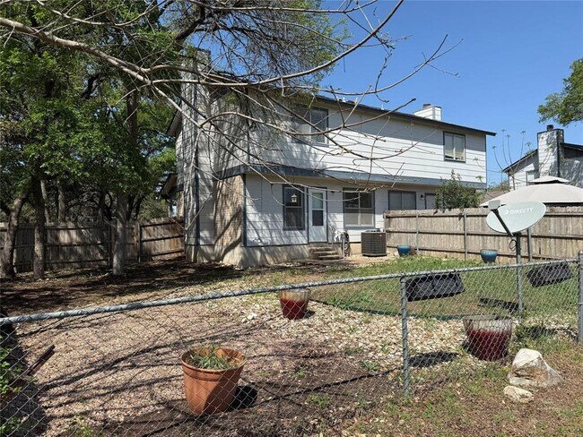 Foto del edificio - 6109 Parkwood Dr