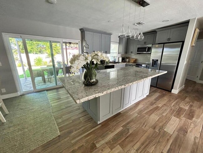 Building Photo - 1182 SE 2nd Ave