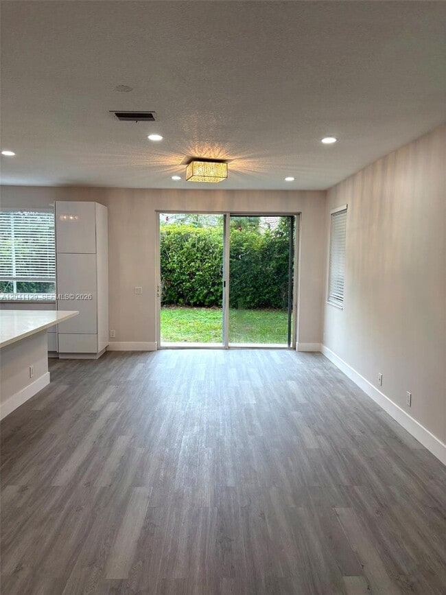 Foto del edificio - 1528 Salerno Cir