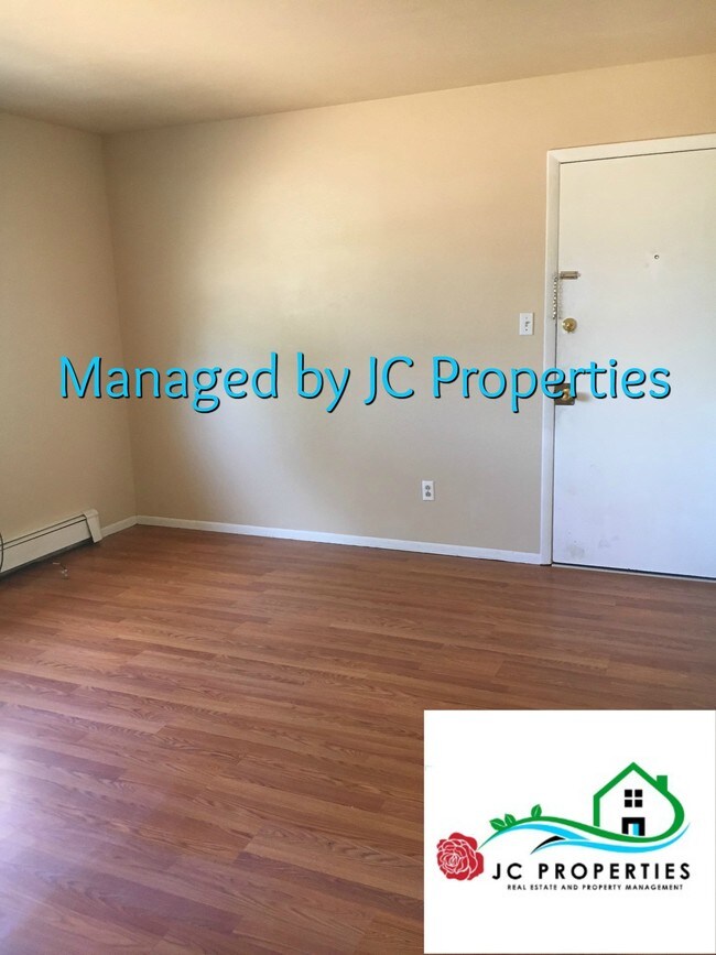 Foto del edificio - 4235 Forrest Hill Pl