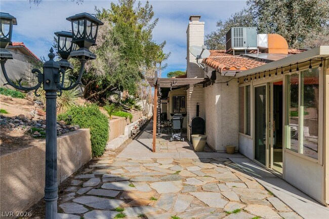 Foto del edificio - 2457 Swan Ln