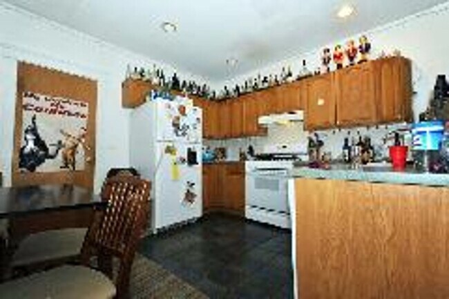 Building Photo - BU West Campus - Renovated Allston 4 Bed on Gardner St for September 1st, 2026