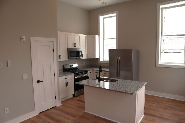 Building Photo - 128 N Water Ave