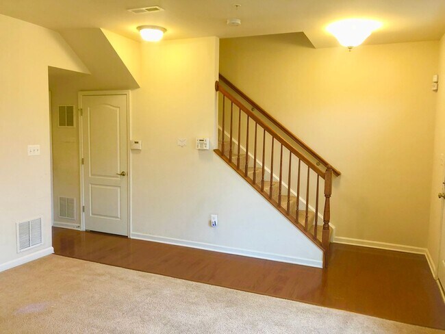 Foto del edificio - Gorgeous 3 Bedroom Townhouse in Capitol He...