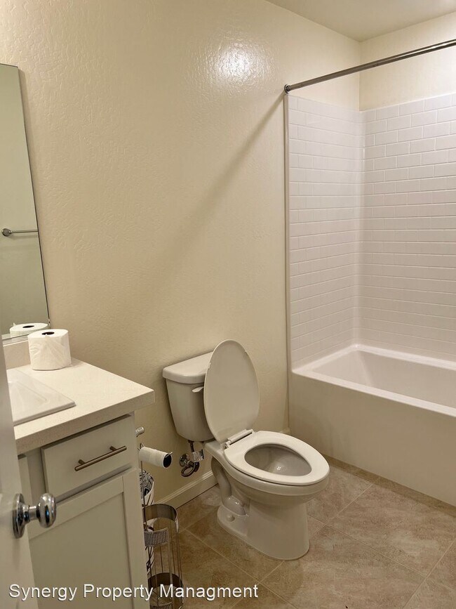 Foto del edificio - 5 br, 3 bath House - 6208 Esmerelda Ave.