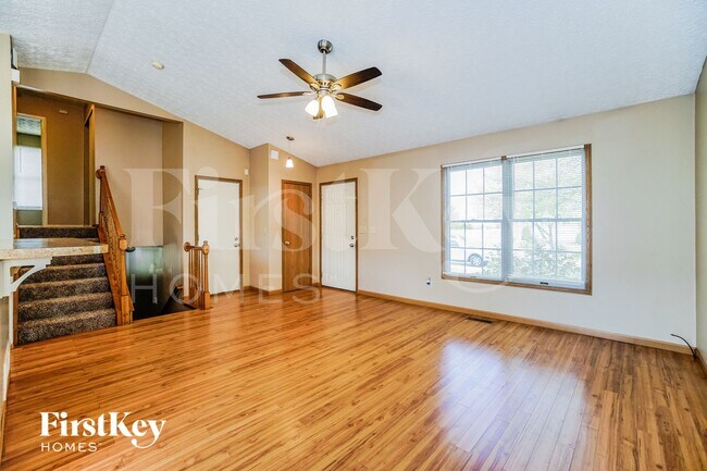 Foto del edificio - 5673 Larksdale Dr