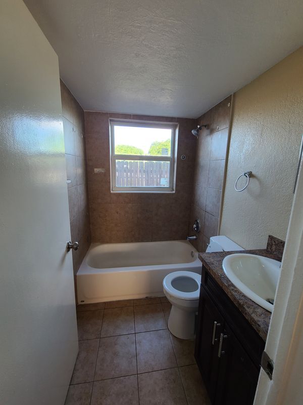 Foto del edificio - 1200 AC Evans St