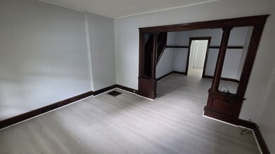 Building Photo - 3870 W 37th St