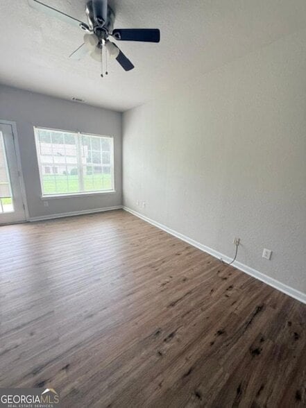 Building Photo - 7092 Brookview Way