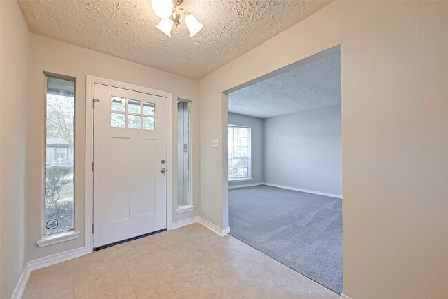 Building Photo - 22610 Deville Dr
