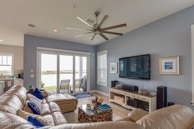 Foto del edificio - 2460 Beach Blvd