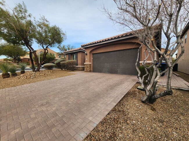 Building Photo - Lovely Single Story Home in Mountains Edge