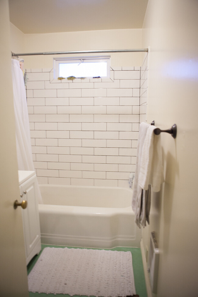 Bathroom - 6015 Southeast Brooklyn Street