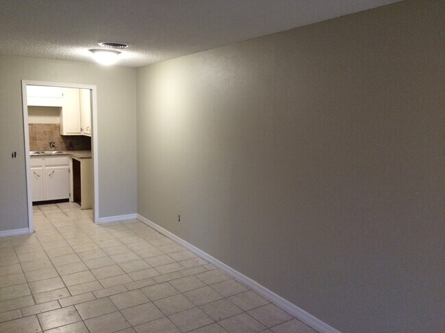 Foto del edificio - 821 Hardy Springs Cir