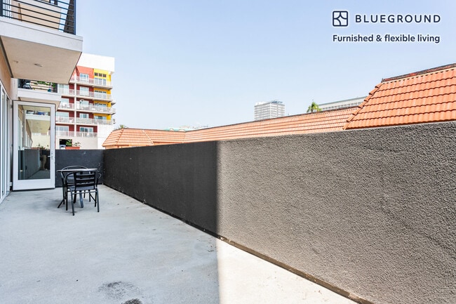 Foto del edificio - 760 S Serrano Ave