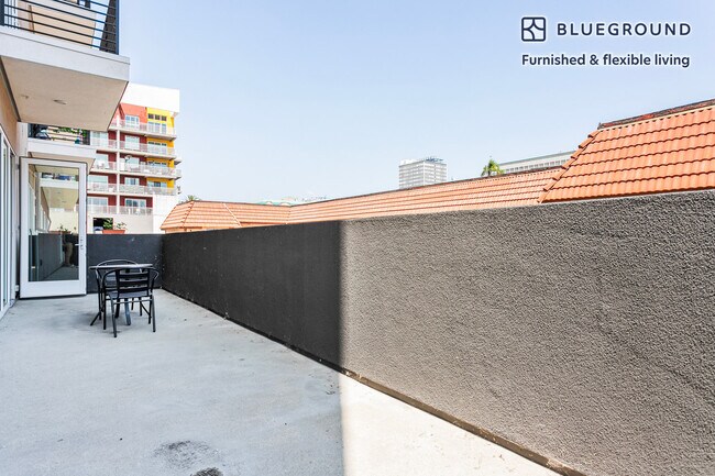 Foto del edificio - 760 Serrano Ave