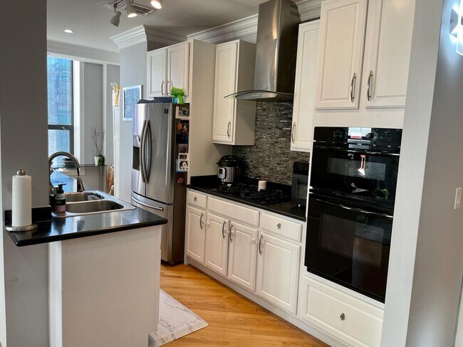 Building Photo - 910 S Michigan Ave