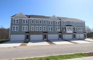 Building Photo - Stonebridge Townhomes