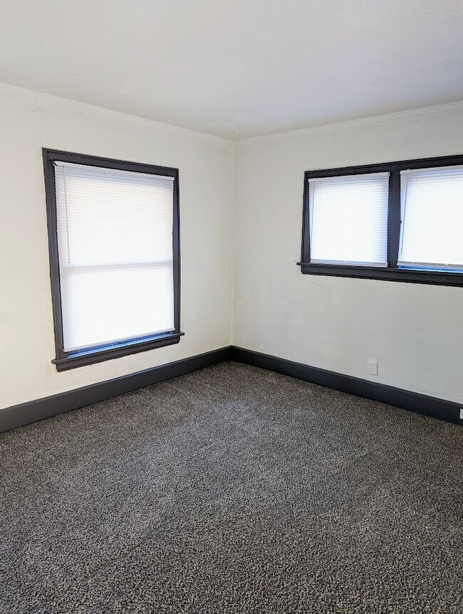 Living Room (13ftx12ft) - 56 E Mapledale Ave
