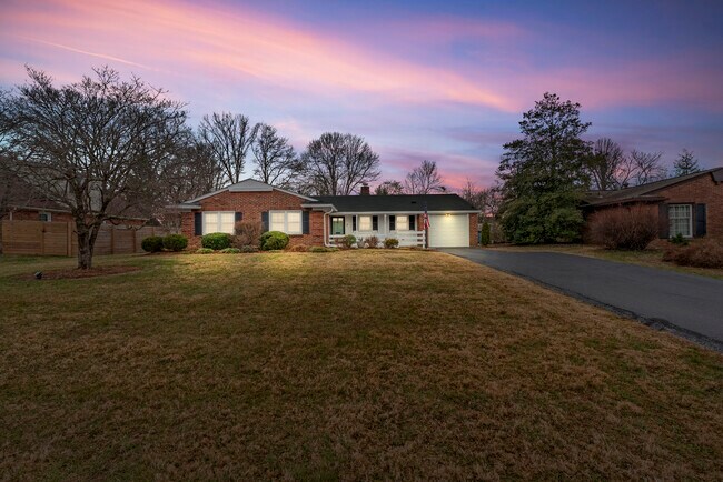 Foto del edificio - 8608 Whipps Bend Rd