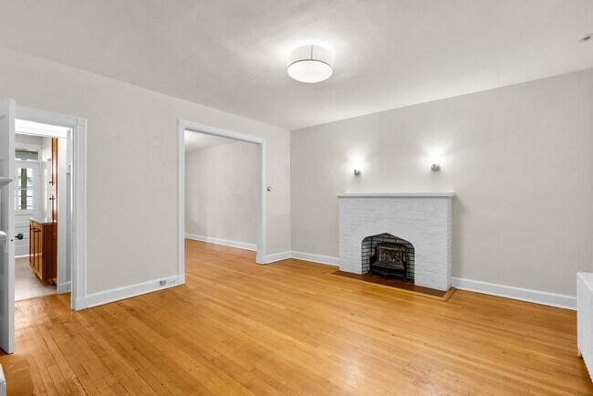 Foto del edificio - 3 Bed 2 Bath - Glover Park Row Home - Fini...