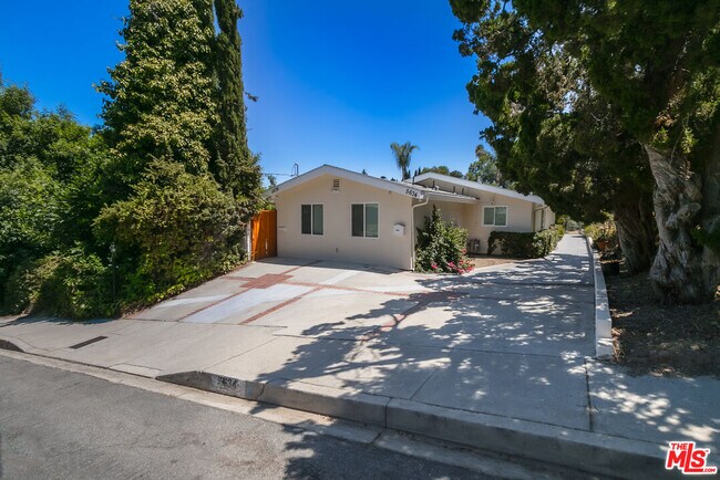 Foto del edificio - 5634 Mason Ave