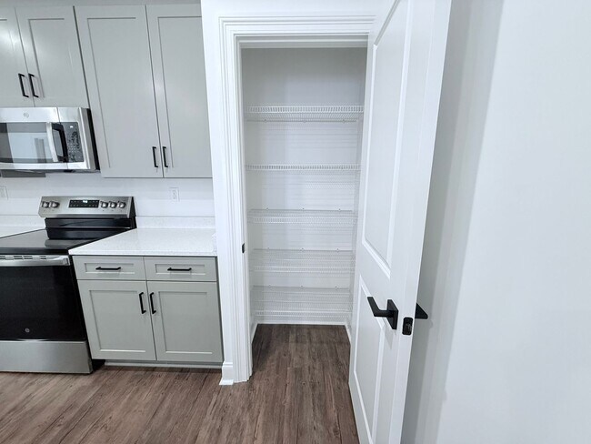 Building Photo - 632 Cottage Grv Cir