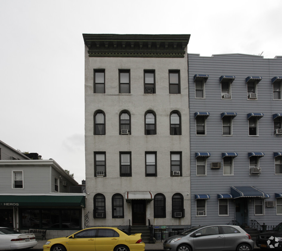 Building Photo - 542 Lorimer St