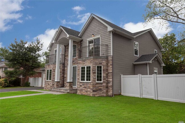 Building Photo - 43 Narcissus Dr